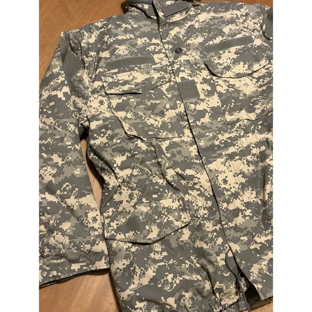 US Military M-65 Rothco Cold Weather Universal Digital Camo Field Coat Jacket M